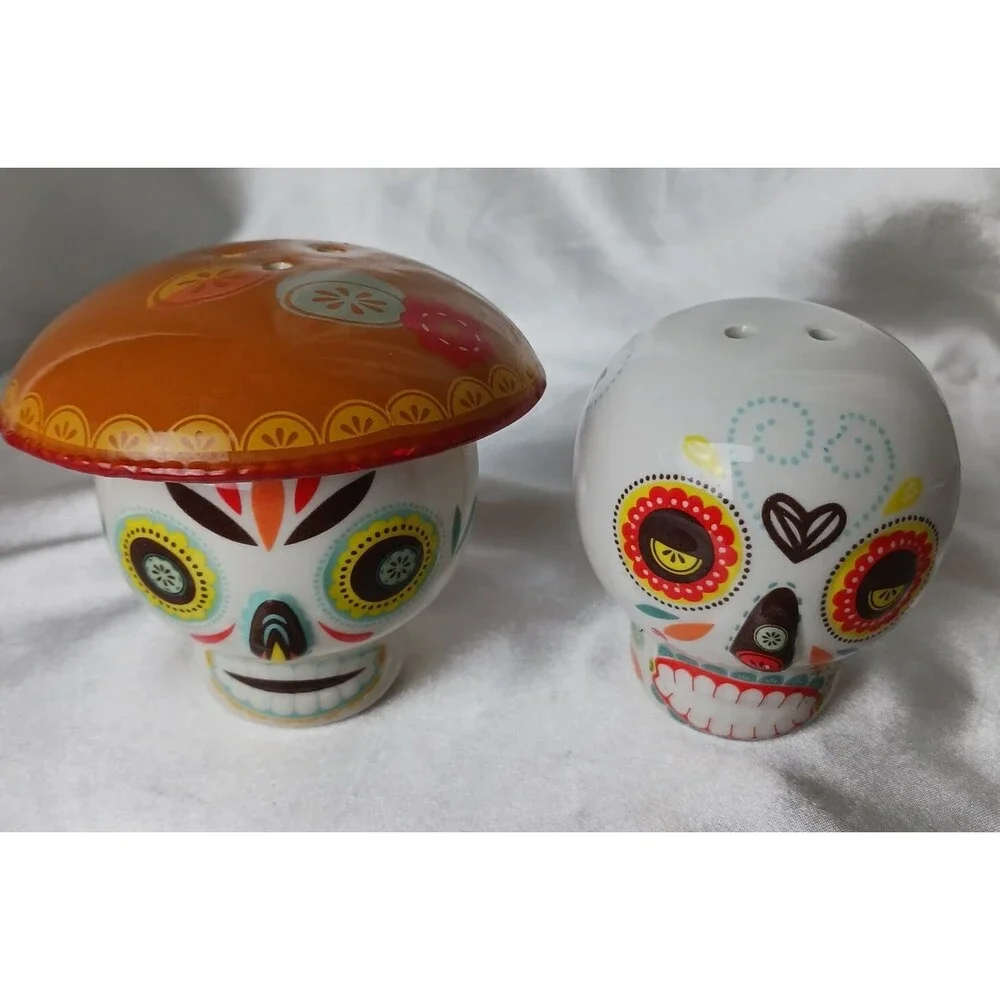 DAY OF THE DEAD SUGAR SKULL CERAMIC SALT & PEPPER SET